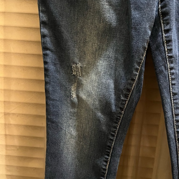 ROYALTY FOR ME Women’s Distressed Denim Jeans. Sz 8. - Picture 2 of 6